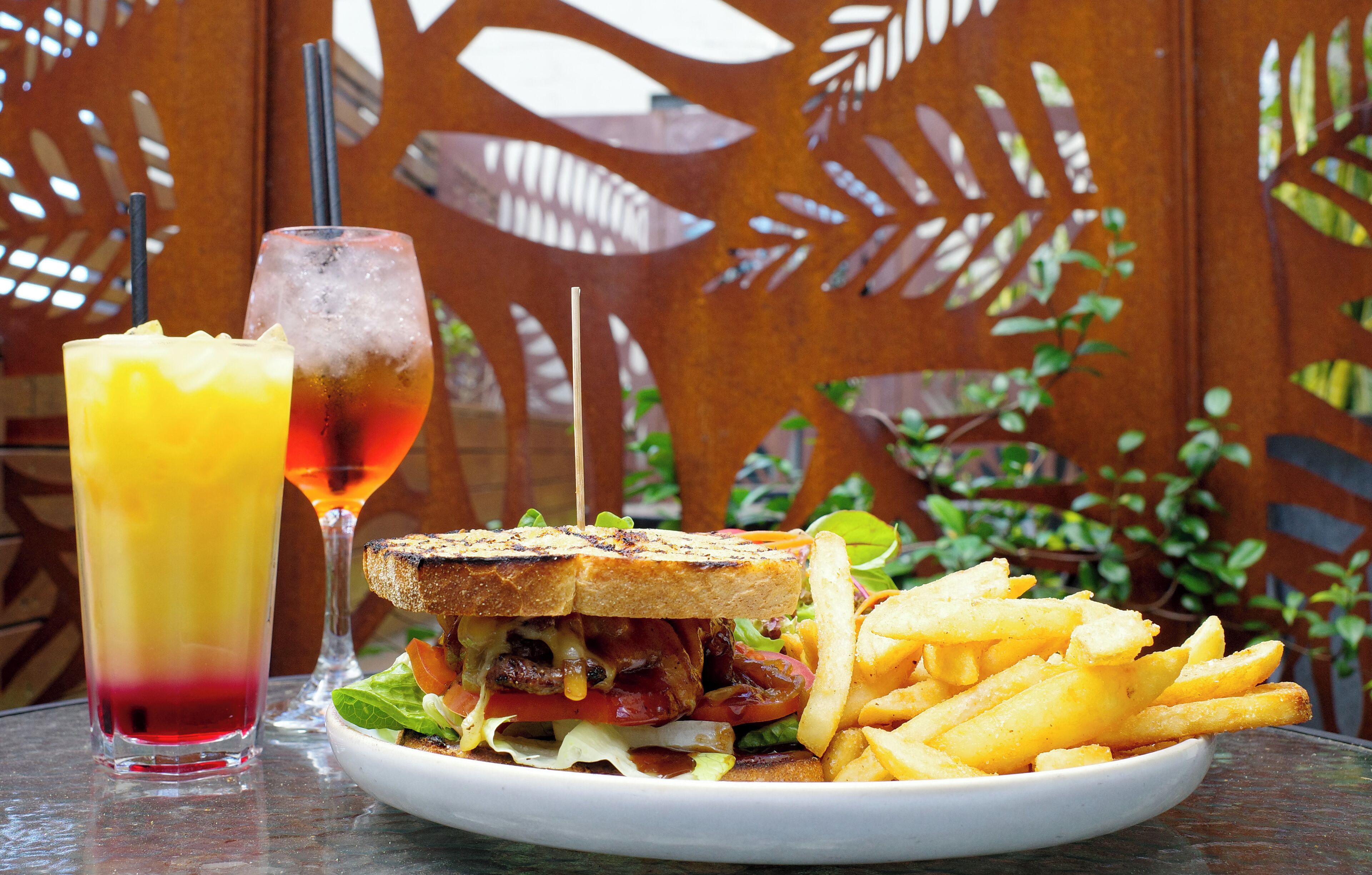 deluxe queen (private balcony) | terrace/patio