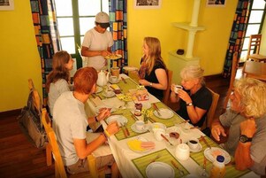 包含每日当地美食早餐