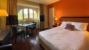 Studio lit double (2 personnes) | Premium bedding, laptop workspace, blackout curtains, soundproofing - Le Métropole (Luxeuil-les-Bains)
