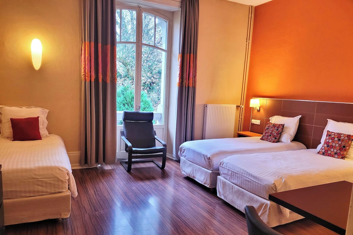 Appartement 3 lits (3 personnes) | Area soggiorno | TV a schermo piatto, libri