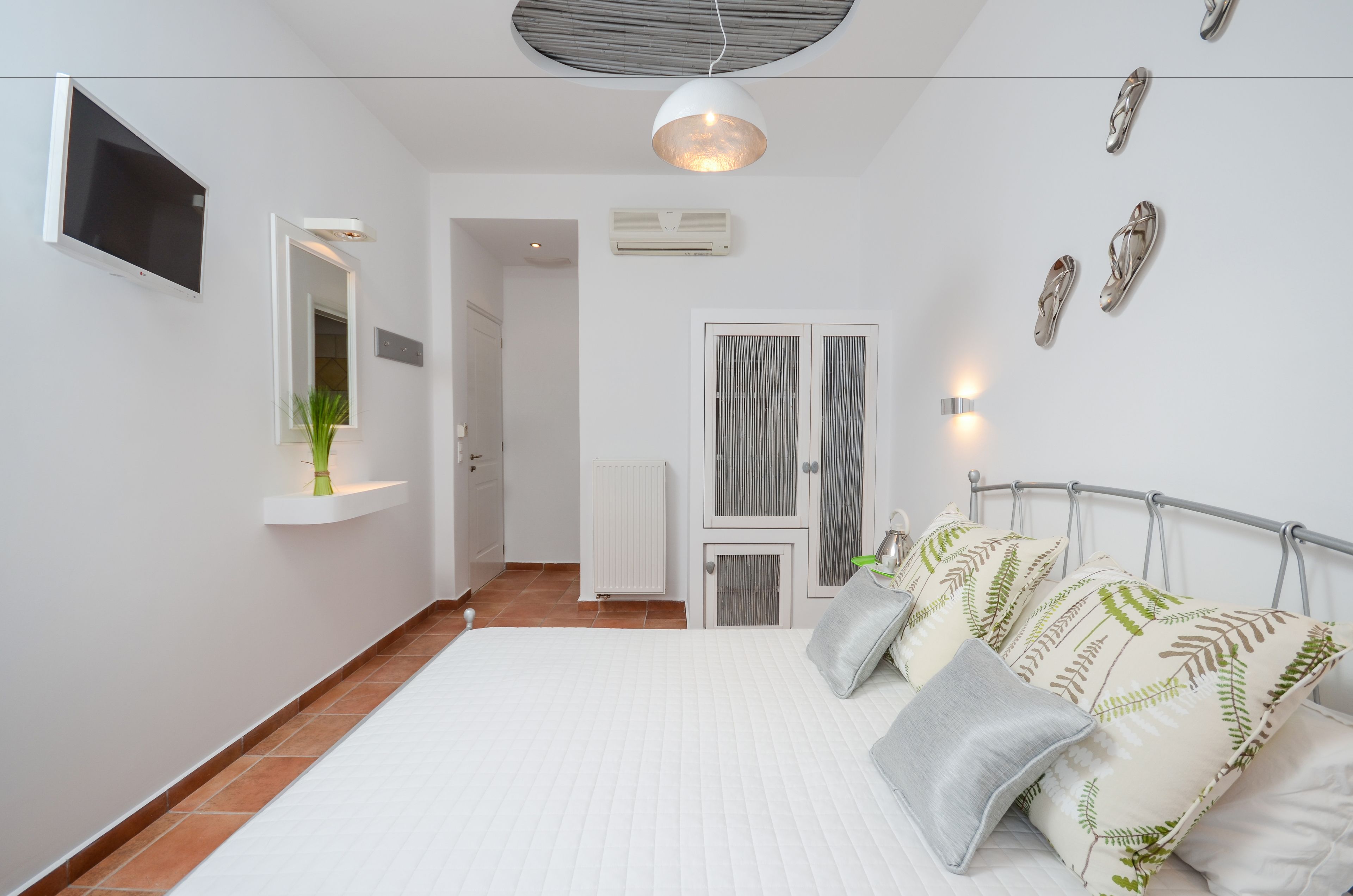 double or twin room, patio, ground floor | premium bedding, desk, free wifi, bed sheets