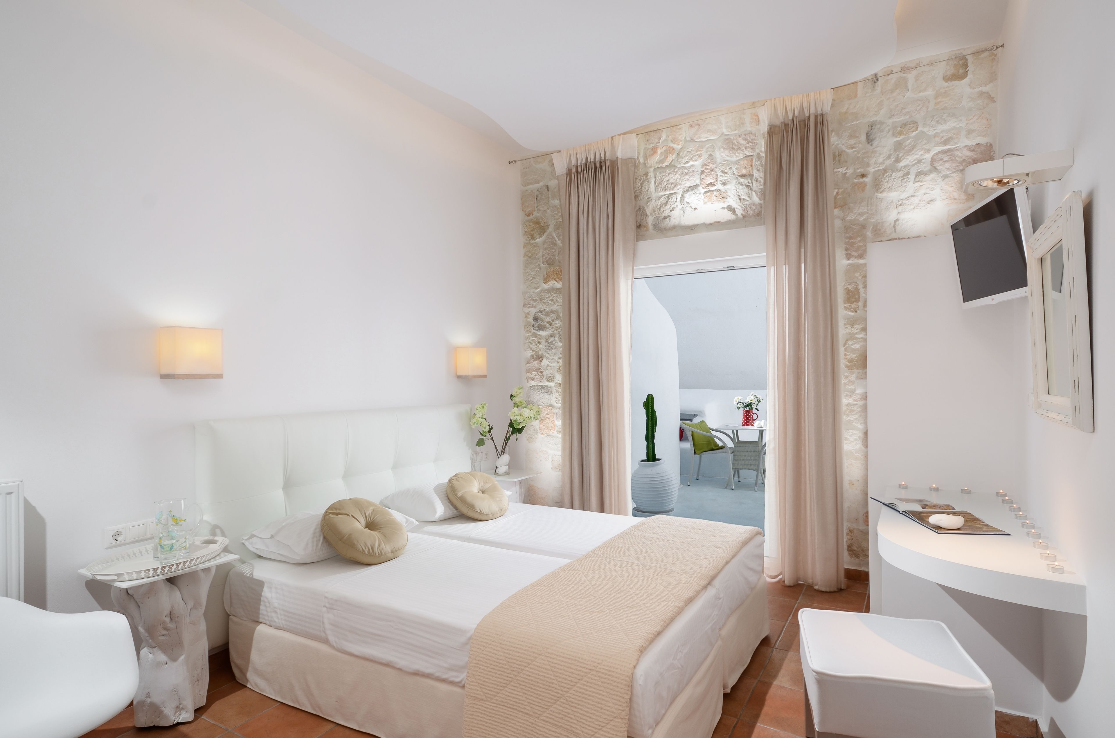 double or twin room, patio, ground floor | premium bedding, desk, free wifi, bed sheets