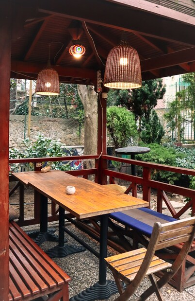 Hush Hostel Lounge