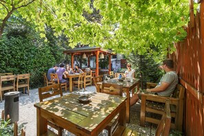 Deluxe Double or Twin Room | Restaurant
