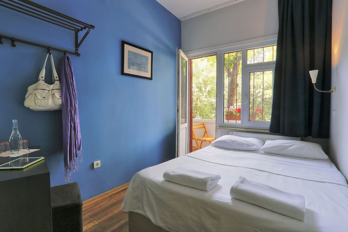 Habitación doble económica, baño compartido | Insonorización, tabla de planchar con plancha y wifi gratis