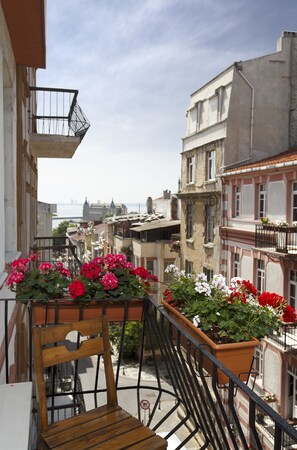 Balcony - Hush Hostel Lounge (Istanbul)