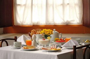 Petit déjeuner complet compris tous les jours