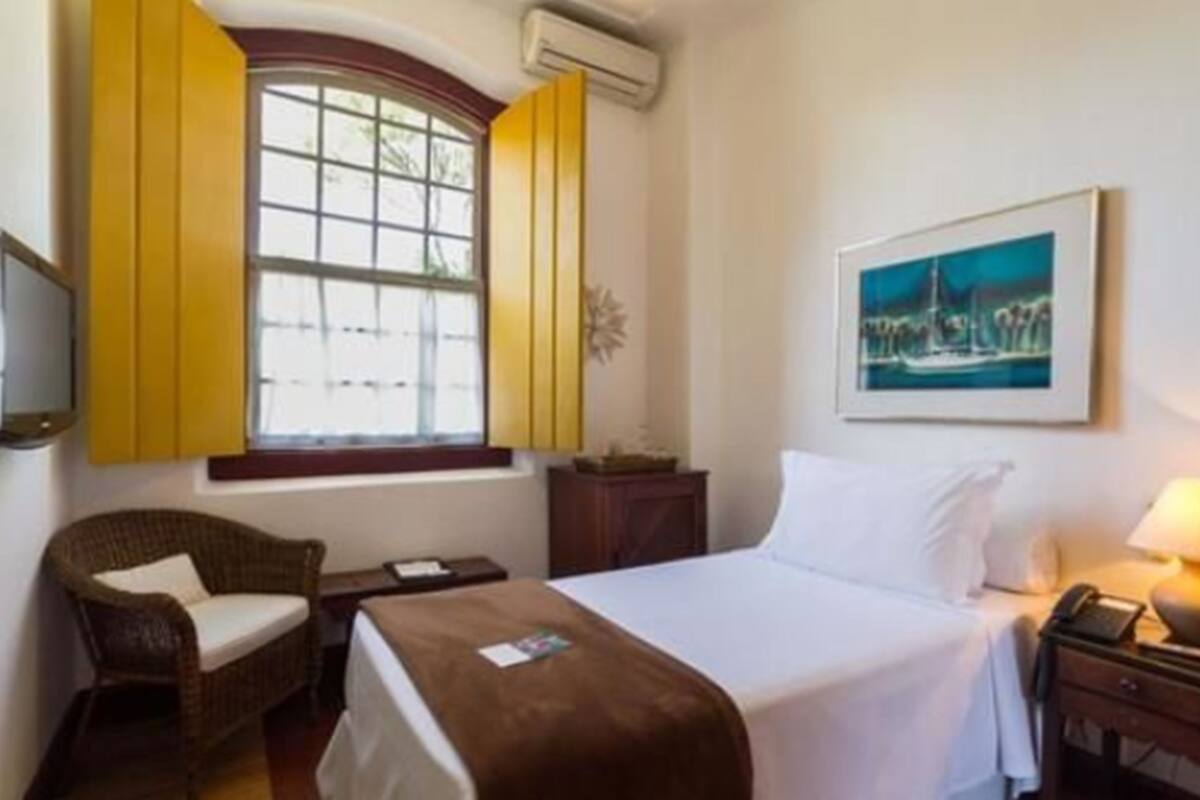 Standard single (Prédio em frente, acesso por escadas) | Minibar, in-room safe, free WiFi, bed sheets
