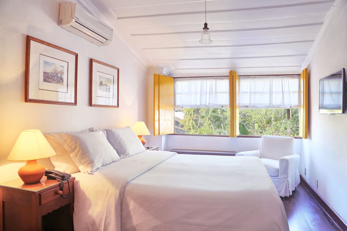 Suíte Especial dupla (Prédio da Recepção ou Prédio em frente) | Minibar, in-room safe, free WiFi, bed sheets