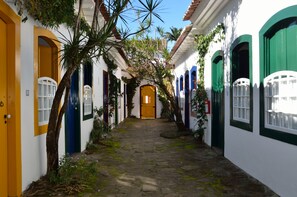 Shower, free toiletries, hair dryer, bidet - Pousada do Ouro (Paraty)