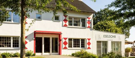 Vista frontal de la propiedad