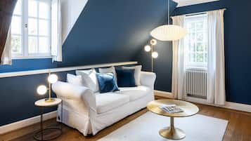 Deluxe Room | 1 bedroom, hypo-allergenic bedding, down comforters