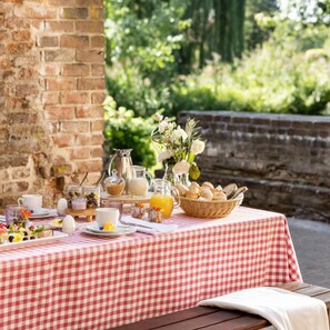 Daily full breakfast for a fee - Hotel Schloss Hertefeld (Weeze)
