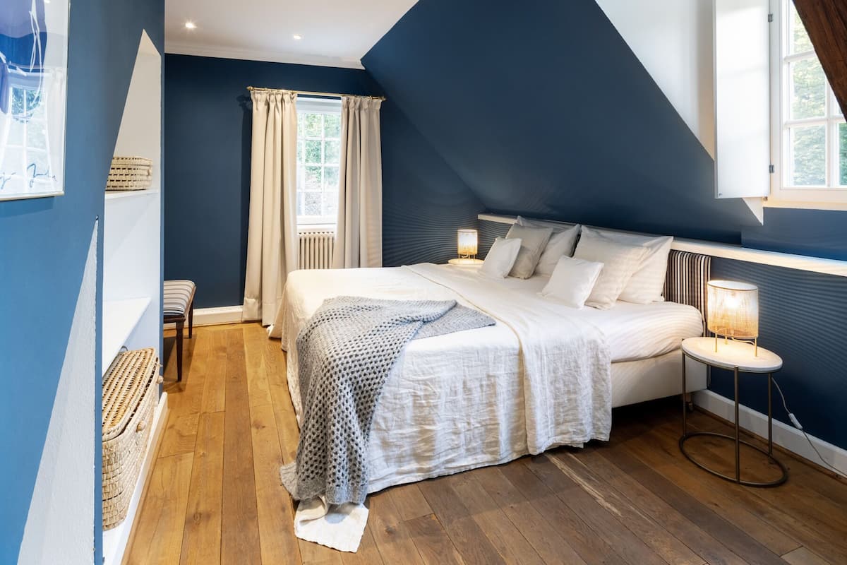 Deluxe Room | 1 bedroom, hypo-allergenic bedding, down comforters