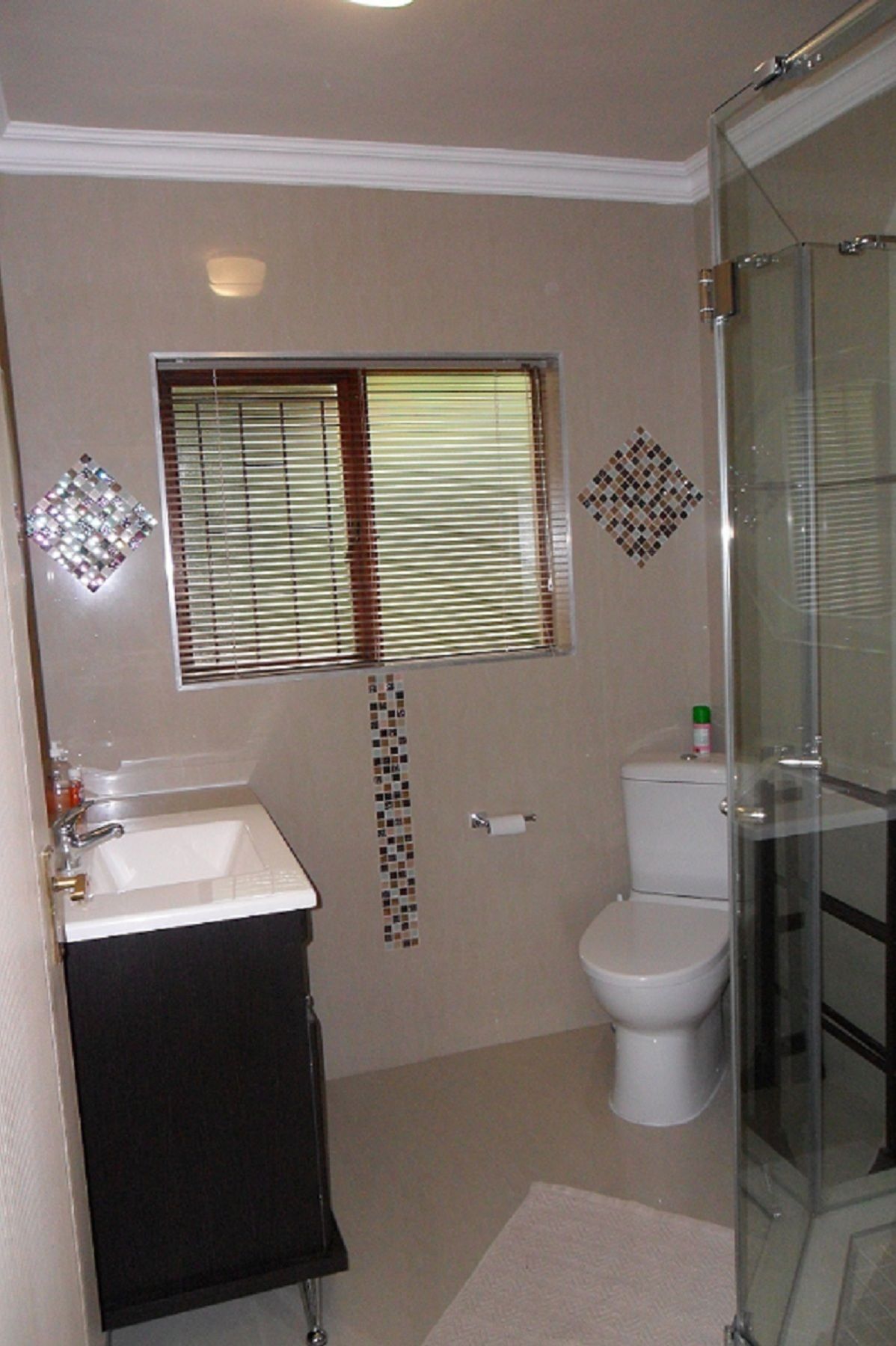 Standard Apartment, 2 Bedrooms, Sea View | Bathroom | Free toiletries, hair dryer, towels