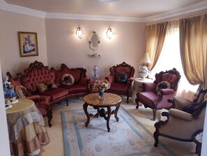 Deluxe Apartment, 3 Bedrooms, Sea View | Living room