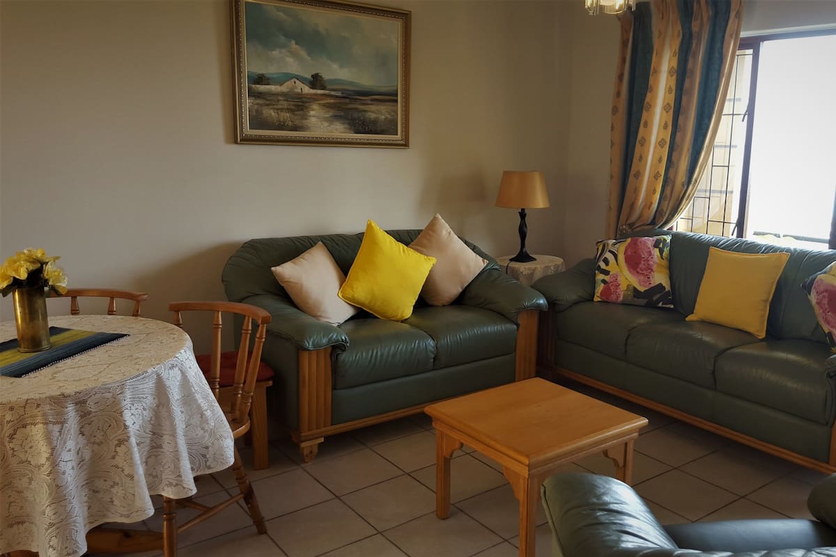 Standard Apartment, 2 Bedrooms | Living room | Smart TV, DVD player