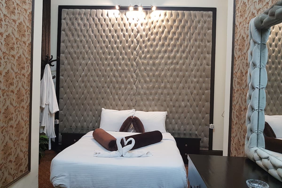1 quarto, frigobar, individualmente decorados