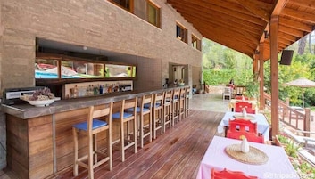 Free daily full breakfast