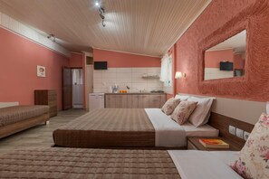 1 bedroom, hypo-allergenic bedding, in-room safe, individually decorated - Ouzas Luxury Hotel (Katerini)