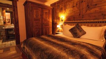 Deluxe Chalet, 3 Bedrooms | Premium bedding, in-room safe, cribs/infant beds, free WiFi