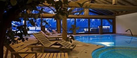 Indoor pool, pool loungers