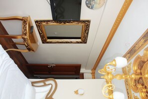 Down comforters, in-room safe, blackout drapes, iron/ironing board - City Guest House Istanbul (Istanbul)