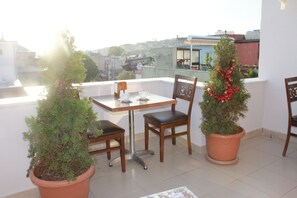 Outdoor dining - City Guest House Istanbul (Istanbul)