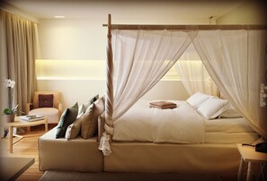 Double Suite | มินิบาร์, ตู้นิรภัยในห้องพัก, โต๊ะทำงาน, ผ้าม่านกันแสง