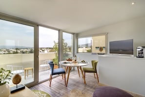 Loft Suite | In-room dining