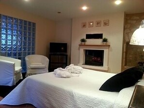 Family Room (For 2 adults and 2 Children under 12)