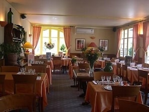 Serveert lunch en diner, Franse gerechten