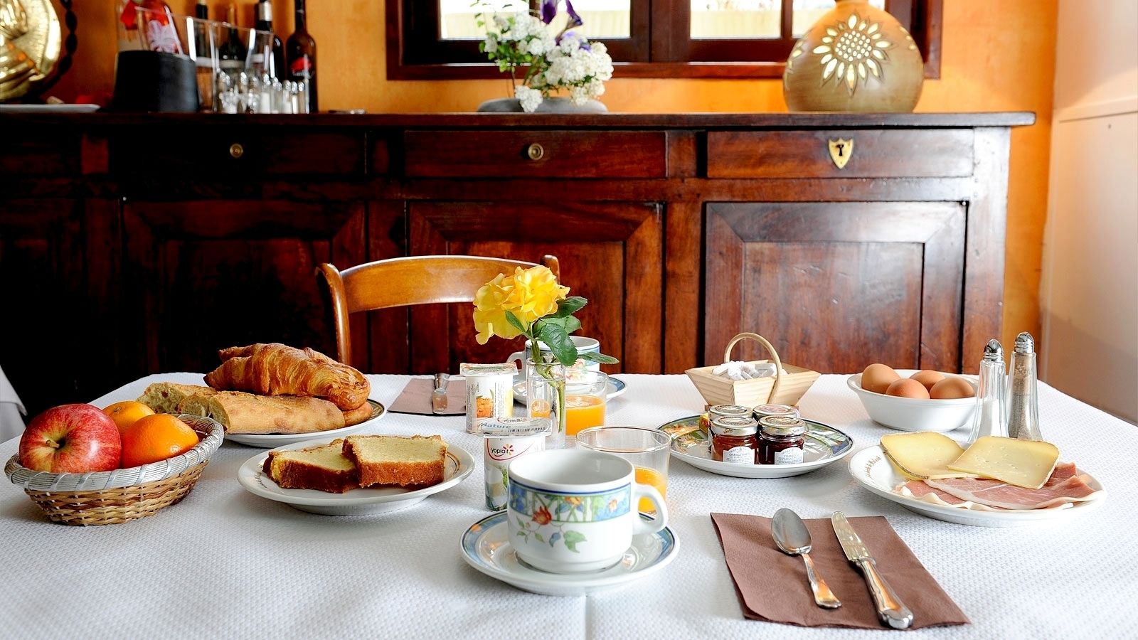 daily buffet breakfast (eur 11 per person)