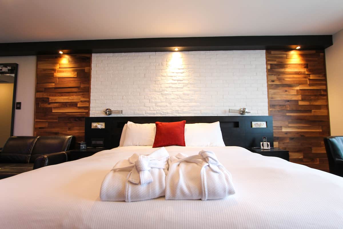 superior suite, refrigerator & microwave | egyptian cotton sheets, premium bedding, down duvets, pillow-top beds