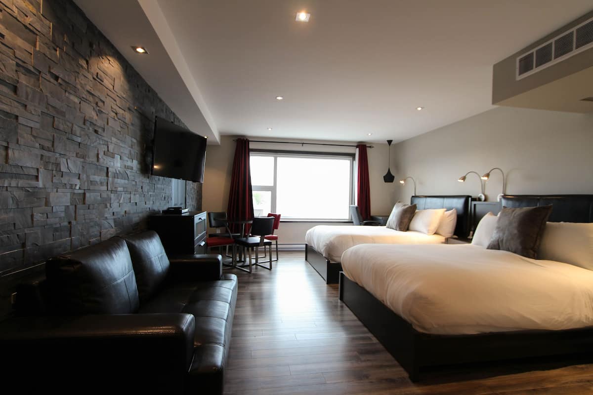 Habitación cuádruple de lujo, 2 camas Queen size, cocina, vista al río | Sábanas de algodón egipcio, ropa de cama de alta calidad y edredón