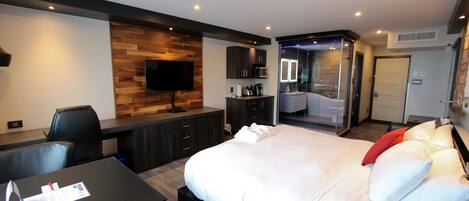 Superior Suite, Refrigerator & Microwave | Egyptian cotton sheets, premium bedding, down duvets, pillow-top beds