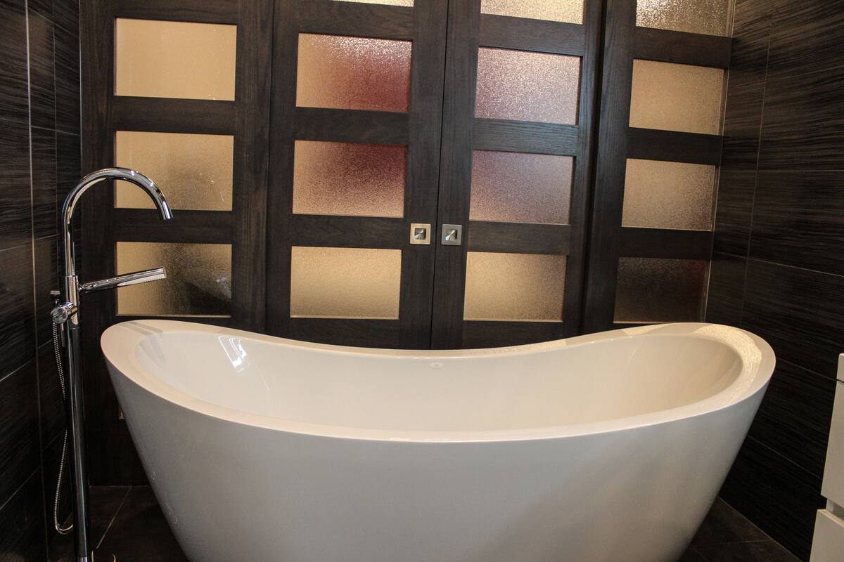 superior suite, refrigerator & microwave | bathroom amenities | combined shower/bathtub, designer toiletries, hair dryer, bathrobes