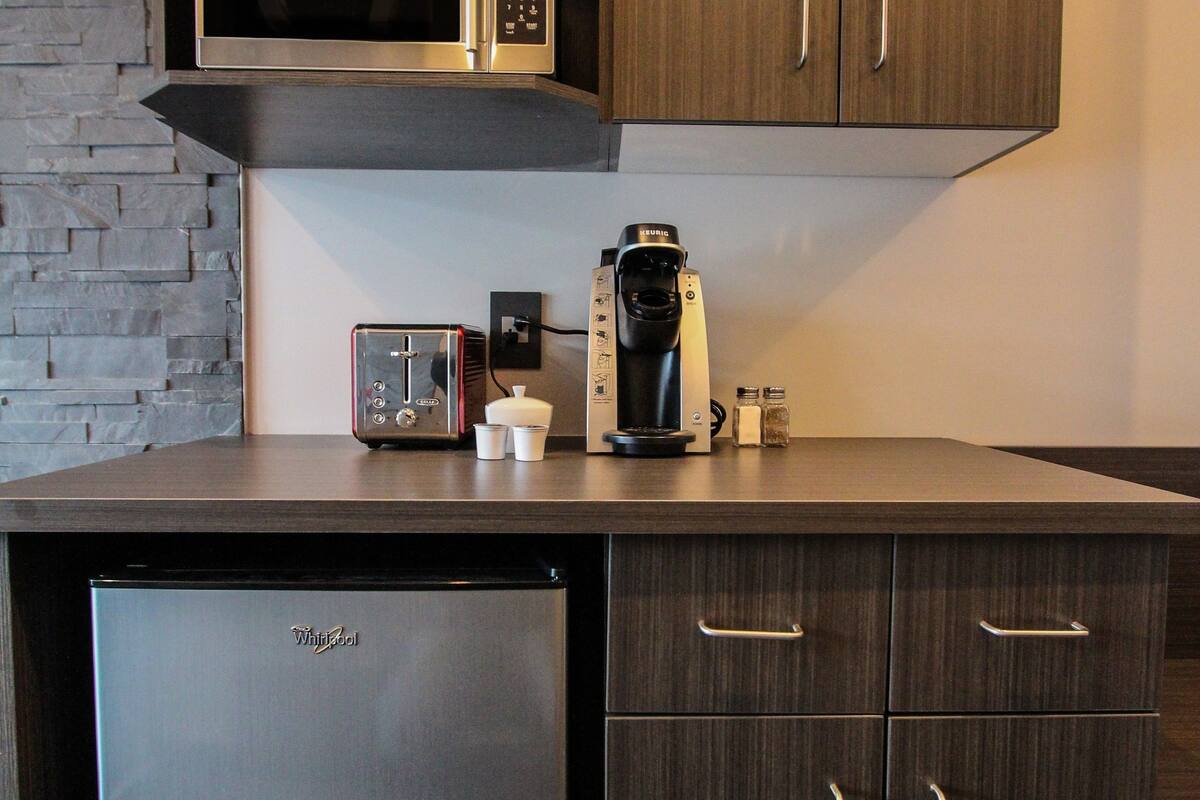 superior suite, refrigerator & microwave | coffee and/or coffee maker