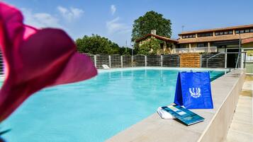 Piscine extérieure (ouverte en saison)