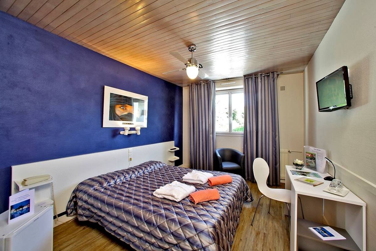 Habitación doble | Caja fuerte, escritorio, cunas gratuitas y wifi gratis