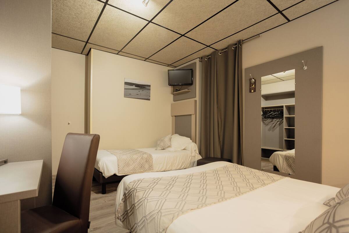 Standard Triple Room | In-room safe, desk, blackout drapes, WiFi (free)