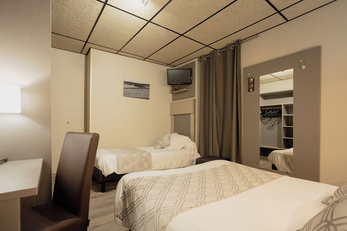 Standard Triple Room | In-room safe, desk, blackout drapes, WiFi (free)