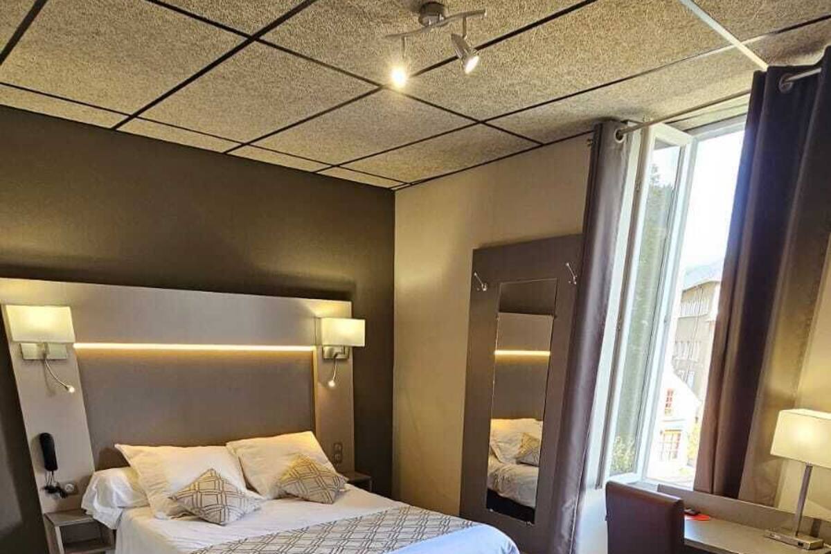 Superior Triple Room | In-room safe, desk, blackout drapes, WiFi (free)