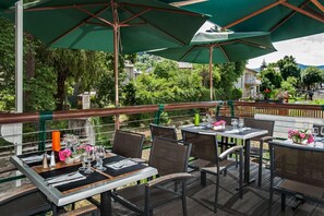Breakfast, lunch and dinner served - Hotel Family and Spa (Meyrueis)