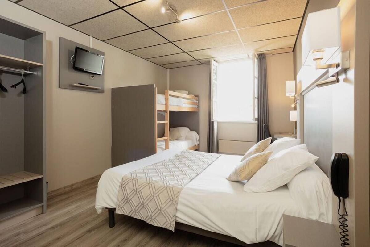 Family Quadruple Room | In-room safe, desk, blackout drapes, WiFi (free)