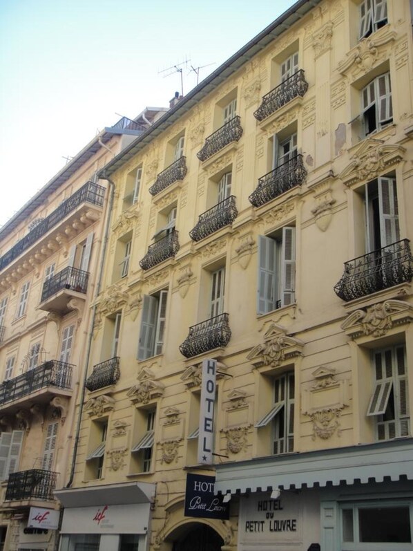 Front of property - Petit Louvre (Nice)