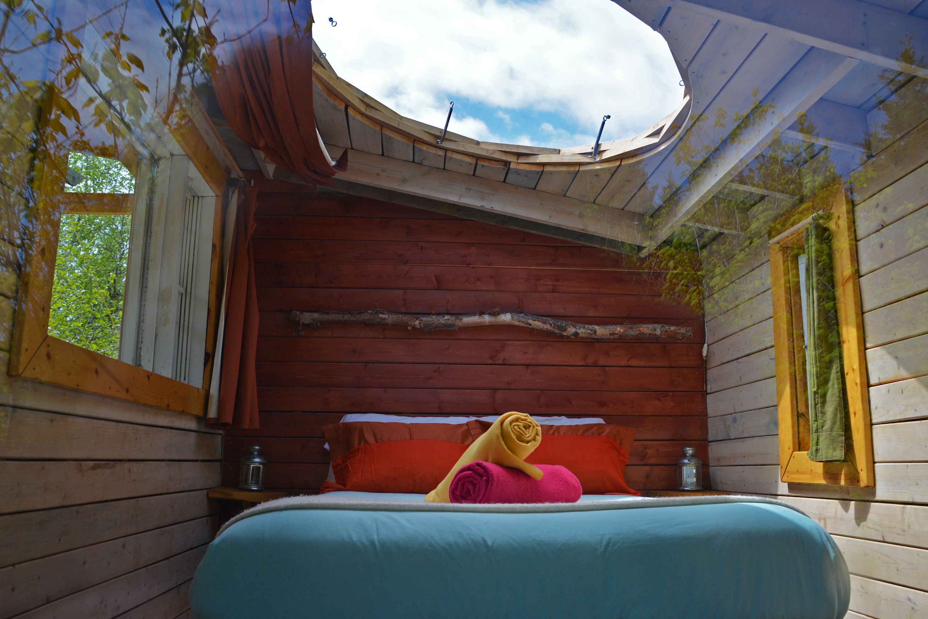 Canopee Lit in Sacre Coeur Reviews, Deals, and Hotel Rooms on