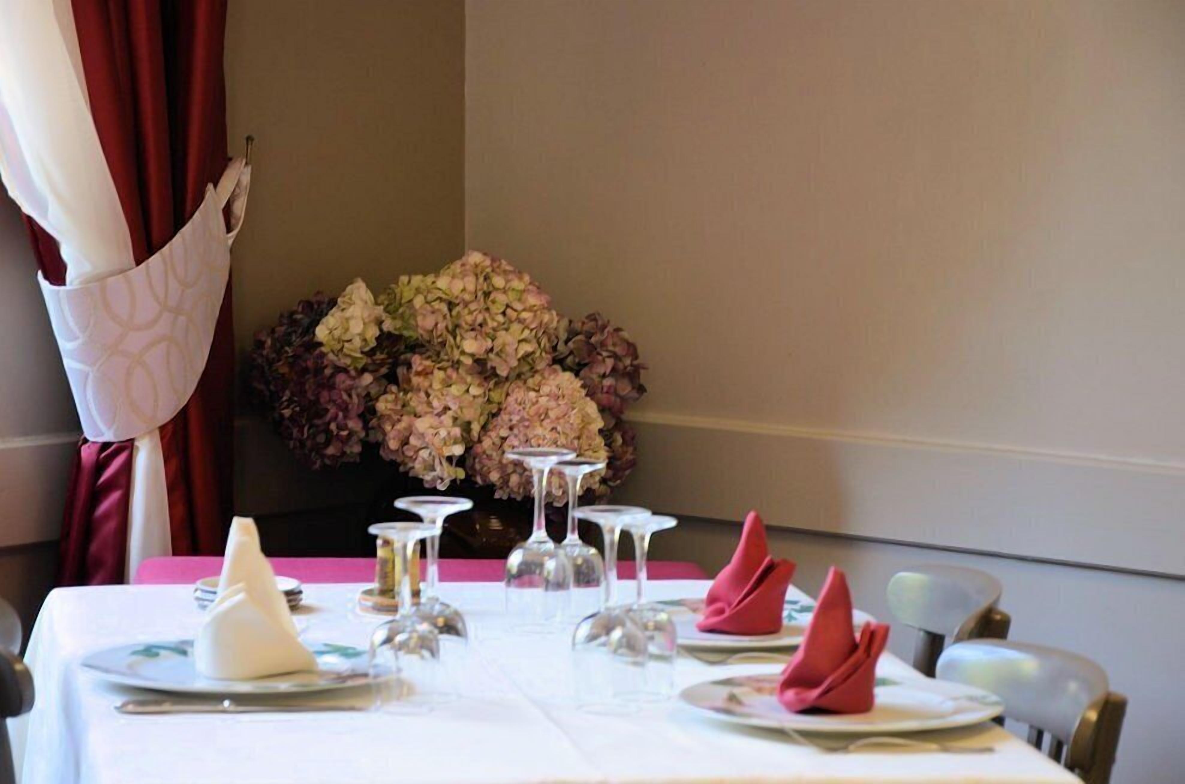 lunch and dinner served, french cuisine