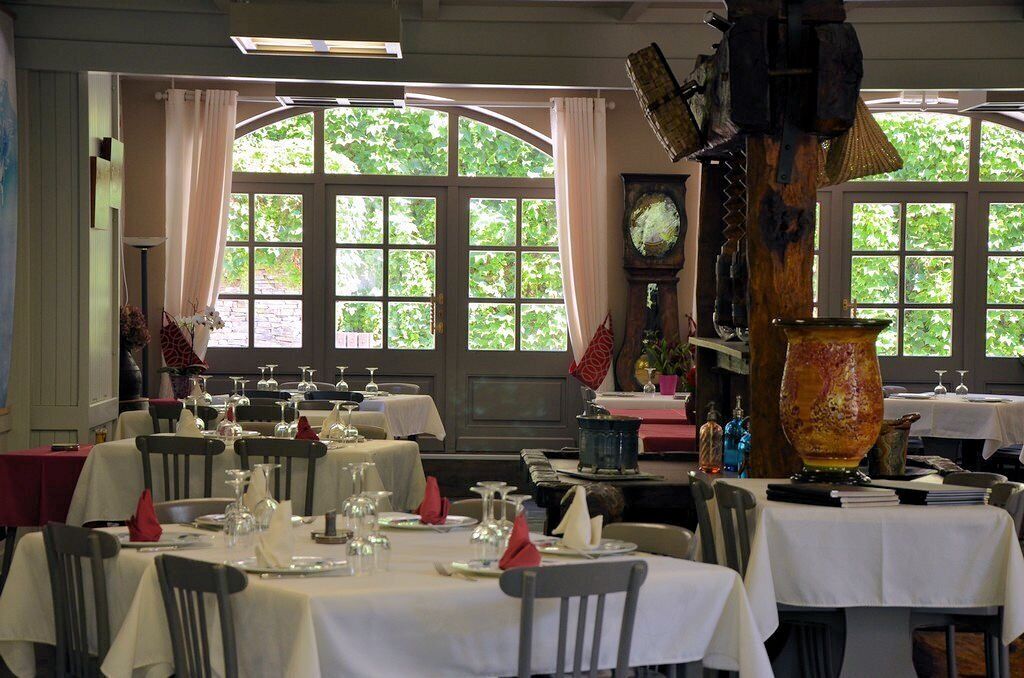 lunch and dinner served, french cuisine