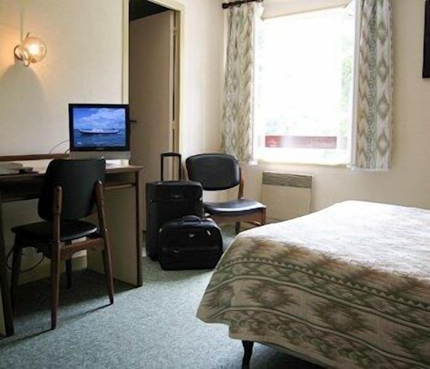 desk, free cots/infant beds, rollaway beds